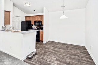 Building Photo - Huntersville Commons