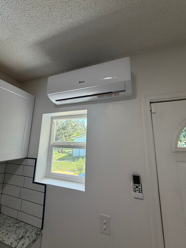 Foto del edificio - 2733 Glenview Dr