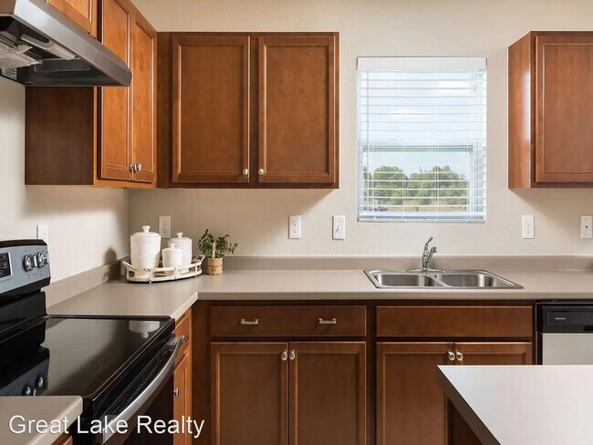 Building Photo - 4 br, 2.5 bath House - 877 View Pointe Drive
