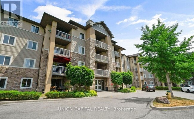 Photo du bâtiment - 684 Warden Ave.