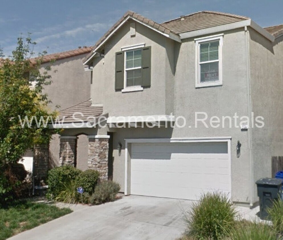 Primary Photo - Spacious 4bd/2.5ba House with 2 Car Garage