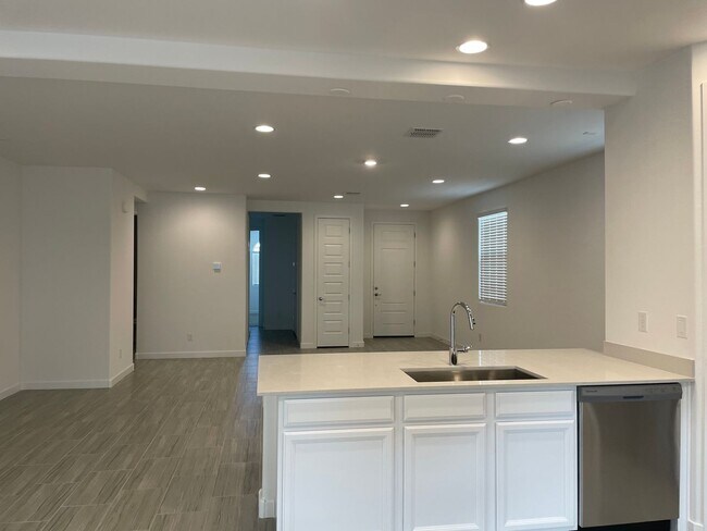 Foto del edificio - 9343 W Glenrosa Ave