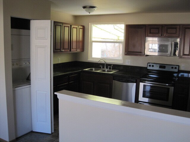 Building Photo - 1851 S Ouray Ct