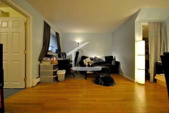 Foto del edificio - 170 Winthrop Rd