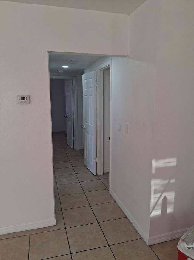 Building Photo - 3 Bed Home for Rent!