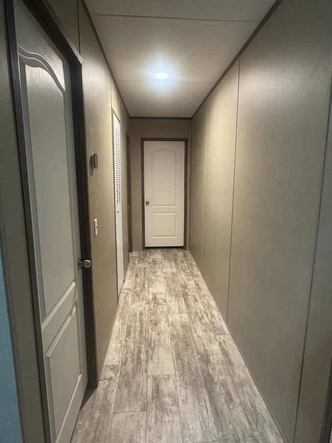 Building Photo - 8220 Pinecrest Dr