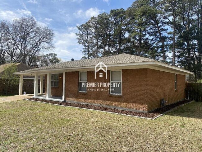 Building Photo - 8561 Cedar Cir W