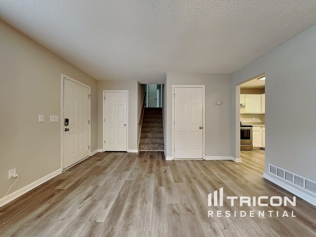 Building Photo - 372 River Trace Dr