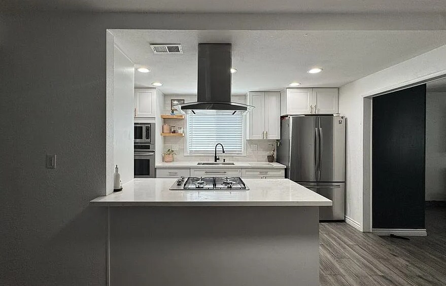 Foto del edificio - 9725 Kimberly Ave