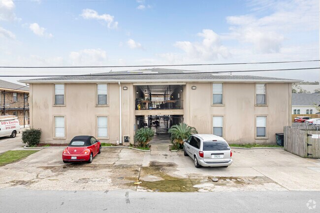 Building Photo - 308 Live Oak St