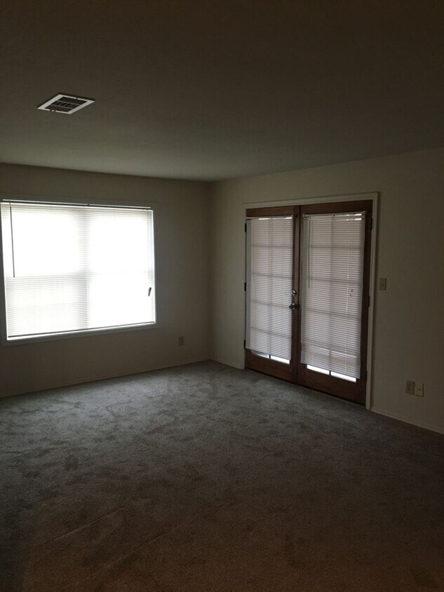 Foto principal - Very nice 2 bedroom condo