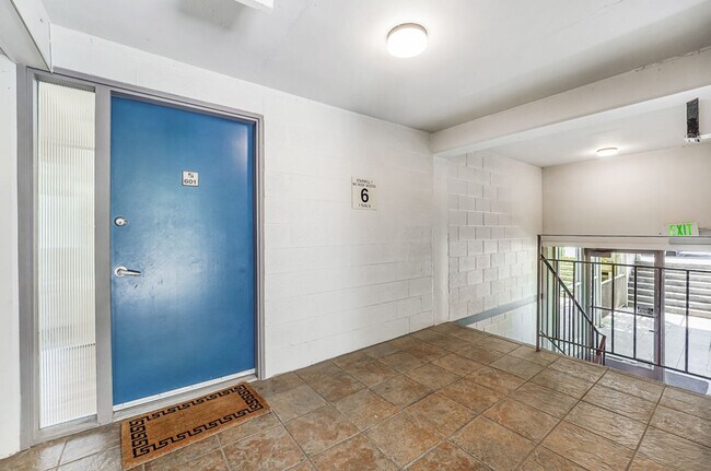 Foto del edificio - Taylor Avenue Condominiums ~ Queen Anne