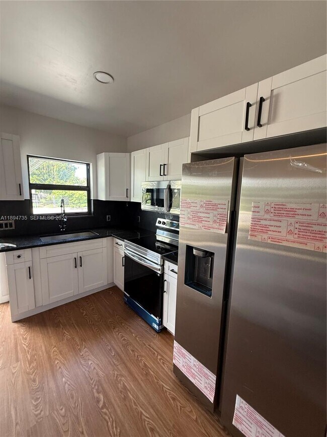 Foto del edificio - 512 NW 2nd Ave