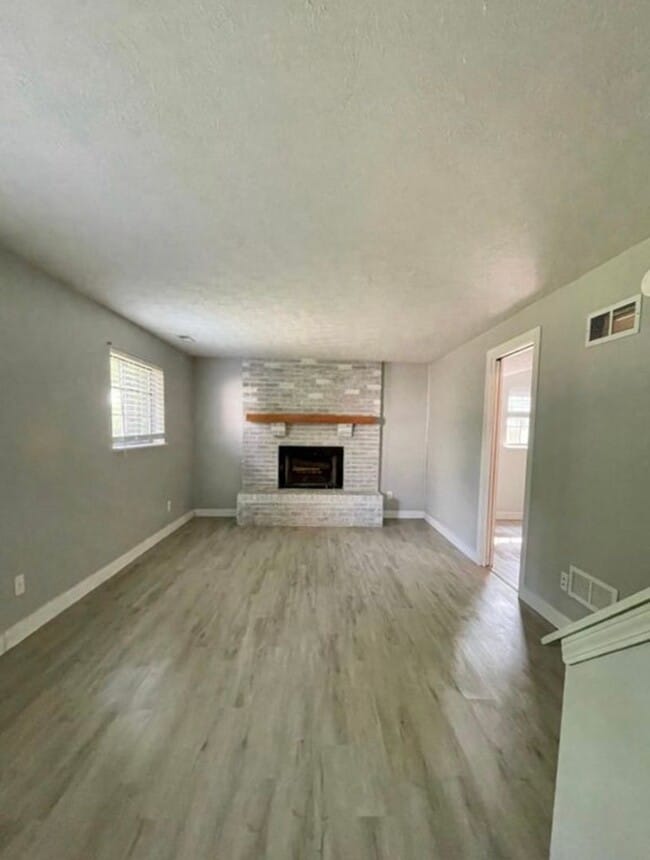 Building Photo - 2313 Centennial Ct E