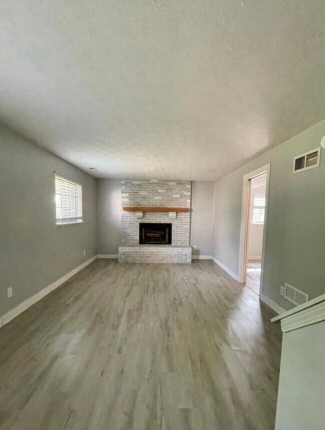 Foto del edificio - 2313 Centennial Ct E