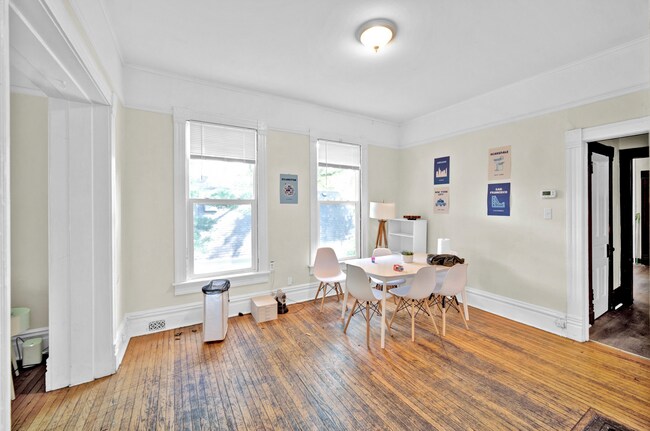 Foto del edificio - 2142 Maple Ave