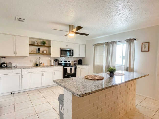 Building Photo - 505 Fillmore Ave