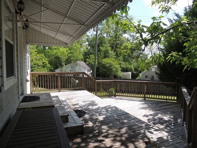 Building Photo - 327 Fort Dale Rd