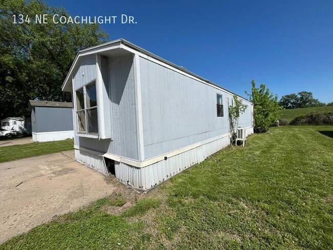 Building Photo - 134 Coachlight Dr