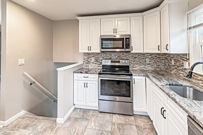 Foto del edificio - Hyde Park! 3 bedroom, 2.5 bathroom single family home