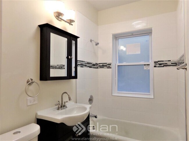 Building Photo - 327 Kedzie St