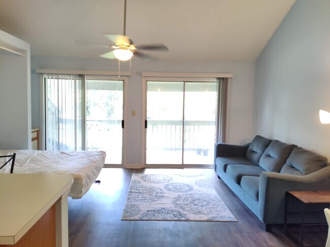 Foto del edificio - 500 Fairway Village Dr