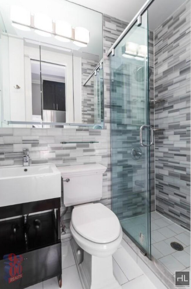 Foto del edificio - E 3RD ST.