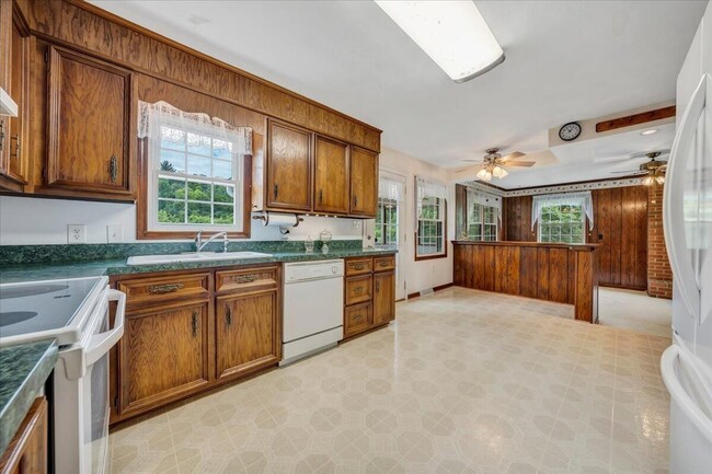 Building Photo - 1066 Coopers Cove Rd