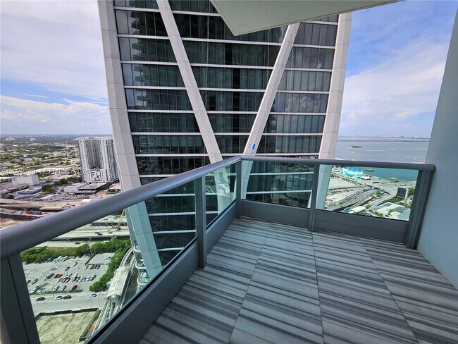 Foto del edificio - 900 Biscayne Blvd