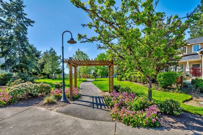 Foto del edificio - Mountlake Terrace Two Story Home