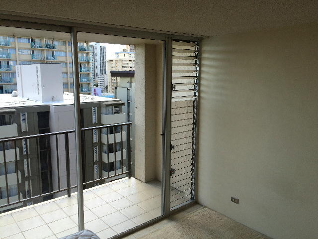 Foto del edificio - To register for the showing time below, no...