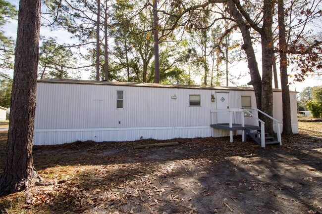 Building Photo - 11 Thrasher Ln W