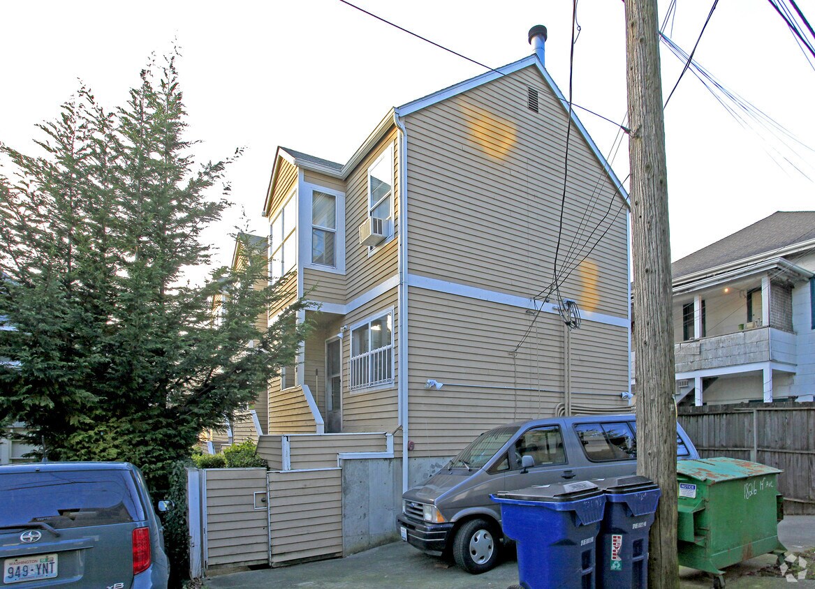 Building Photo - 1826 14th Ave