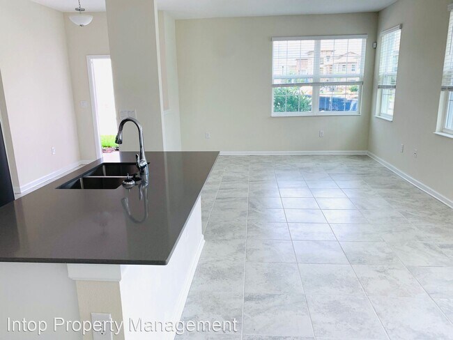 Building Photo - 3 br, 2.5 bath House - 8500 Golf Way