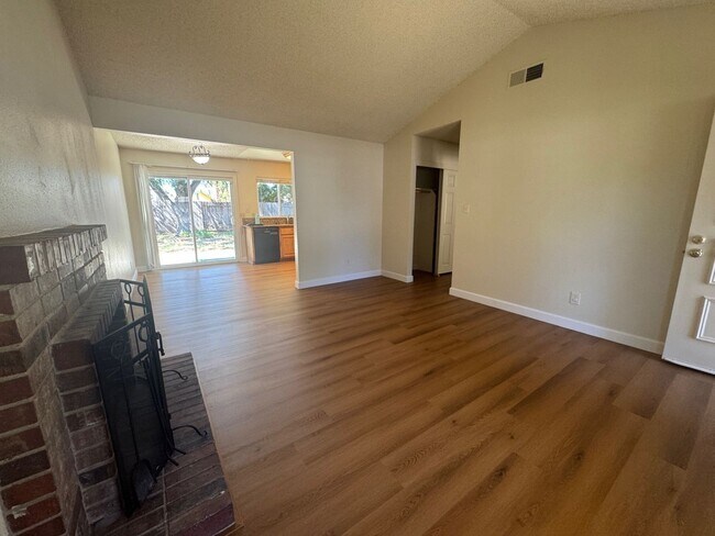 Foto del edificio - Recently Remodeled Four Bedroom Rosemont Home with Large Backyard!