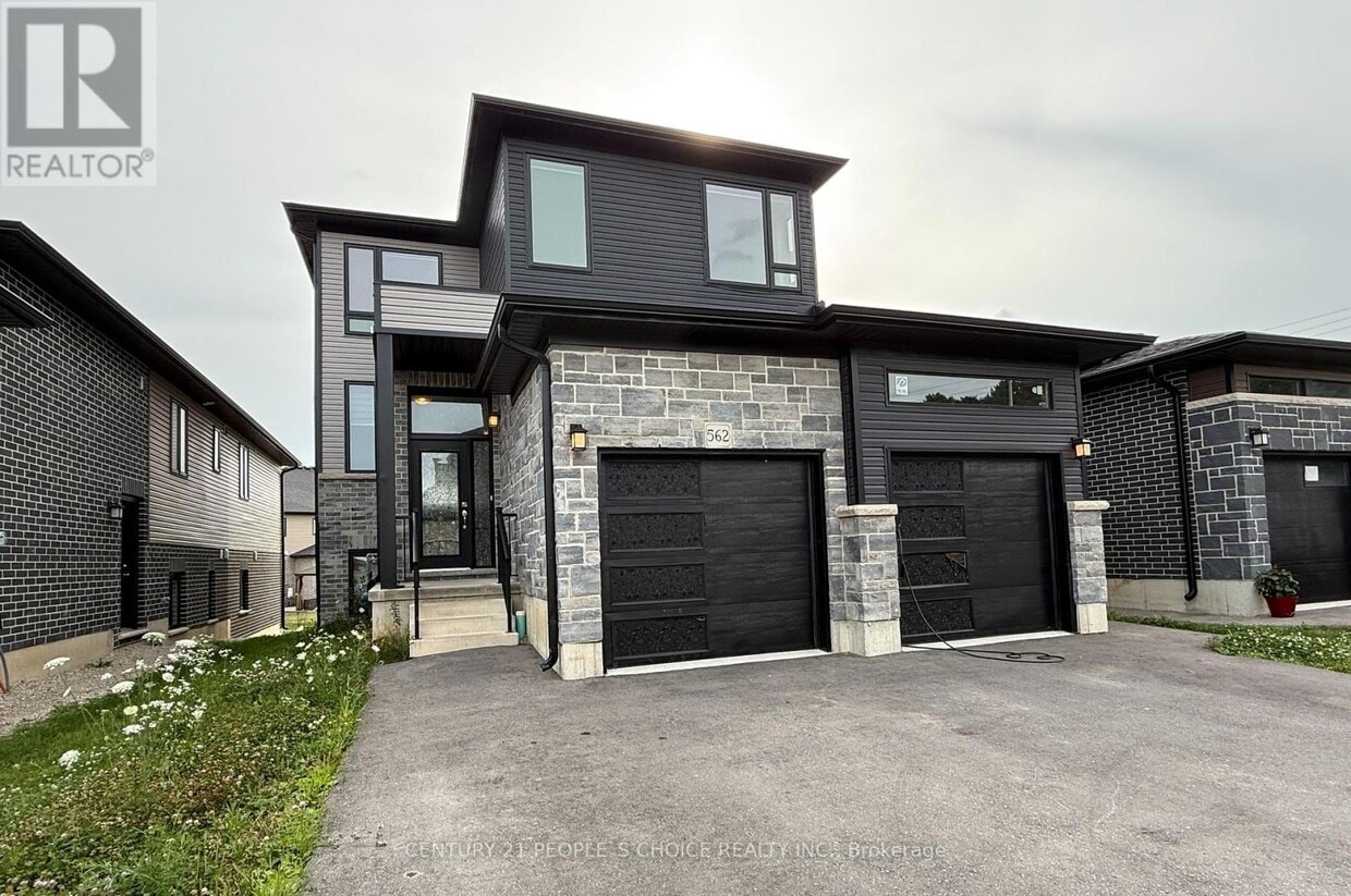 Photo principale - 562 Fairway Rd