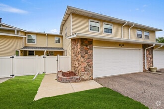Building Photo - 2650 S Vaughn Way