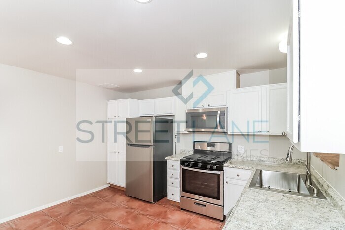 Building Photo - REDUCED!