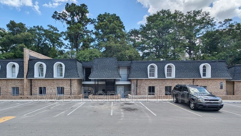 Foto principal - 7201 Arlington Expy