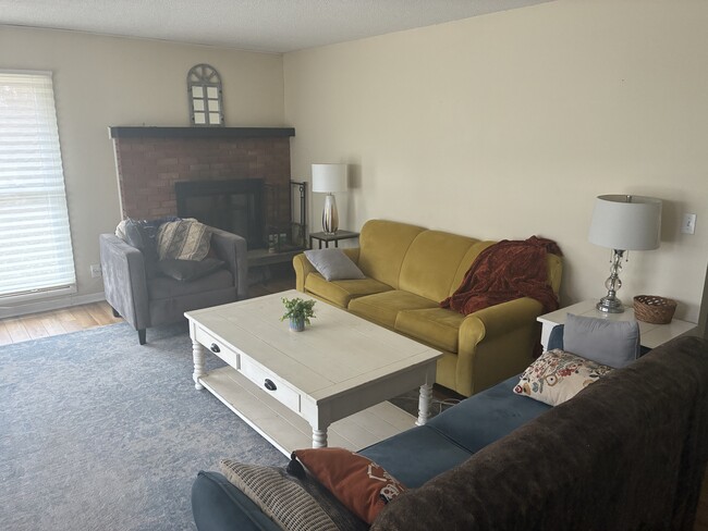 Foto del edificio - 2285 E Carriage Hill Dr