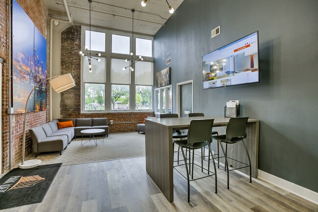 Building Photo - 715 Armour Rd