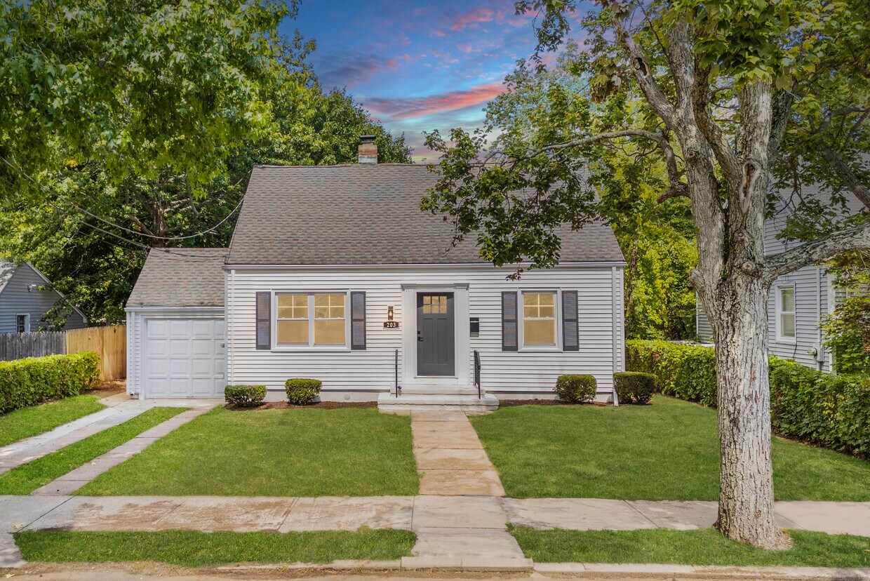 Foto principal - 203 Gorham Ave