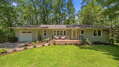 Building Photo - 123 Arrow Dr