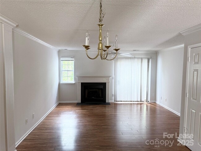 Foto del edificio - 609 Mountainwater Dr
