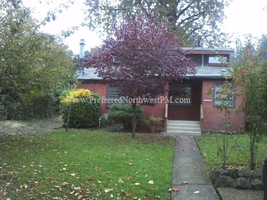 Primary Photo - 3 Bedroom, 1.5 Bath Home Near University