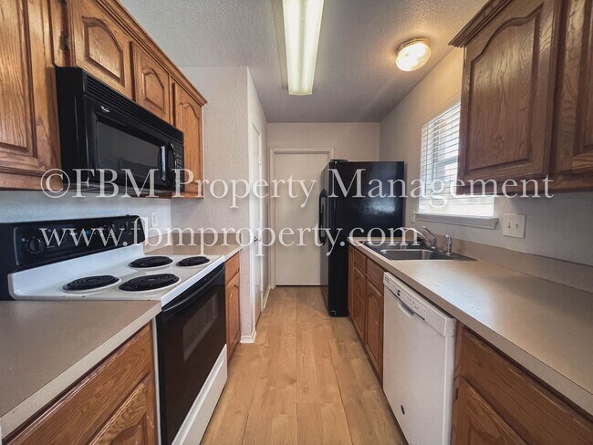 Foto del edificio - 420 N. 3rd St.- Beautiful 3 Bedroom, 2 Bat...