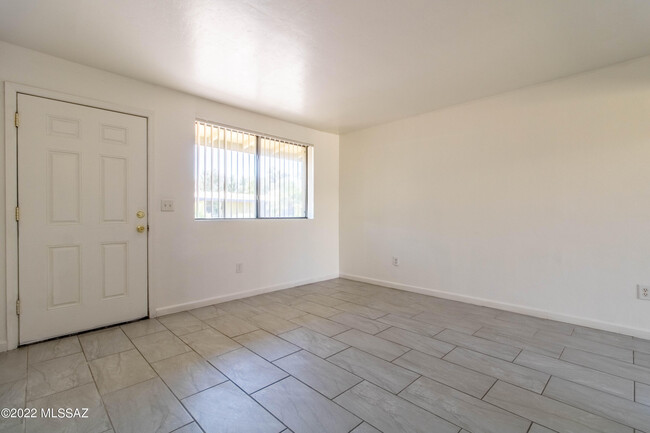 350 N Silverbell Rd Unit 14, Tucson, AZ 85745 - Condo for Rent in ...