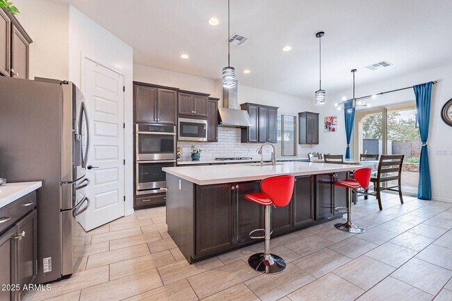 Foto del edificio - Charming 5-bed, 4.5-bath, 3 Car home with ...