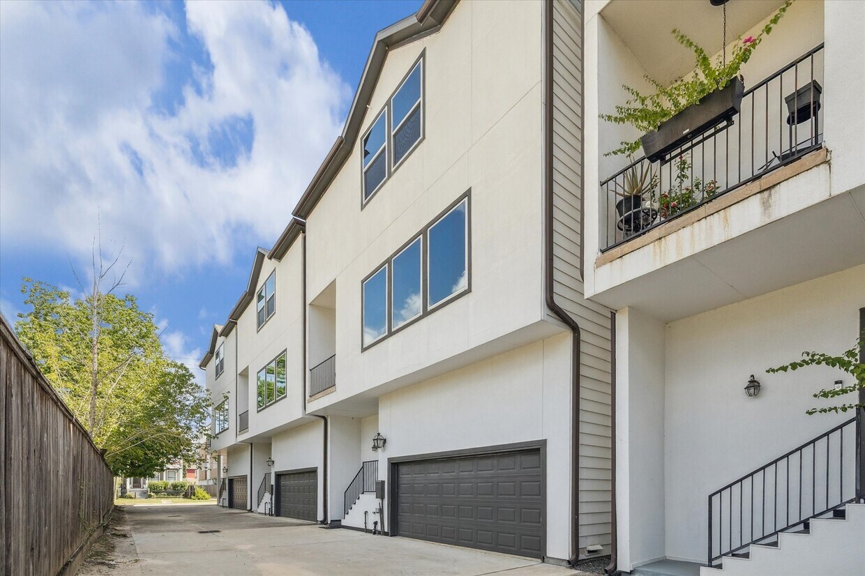 Foto principal - 1544 W 23rd St