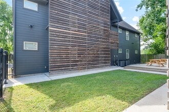 Building Photo - 3426 Tuam St